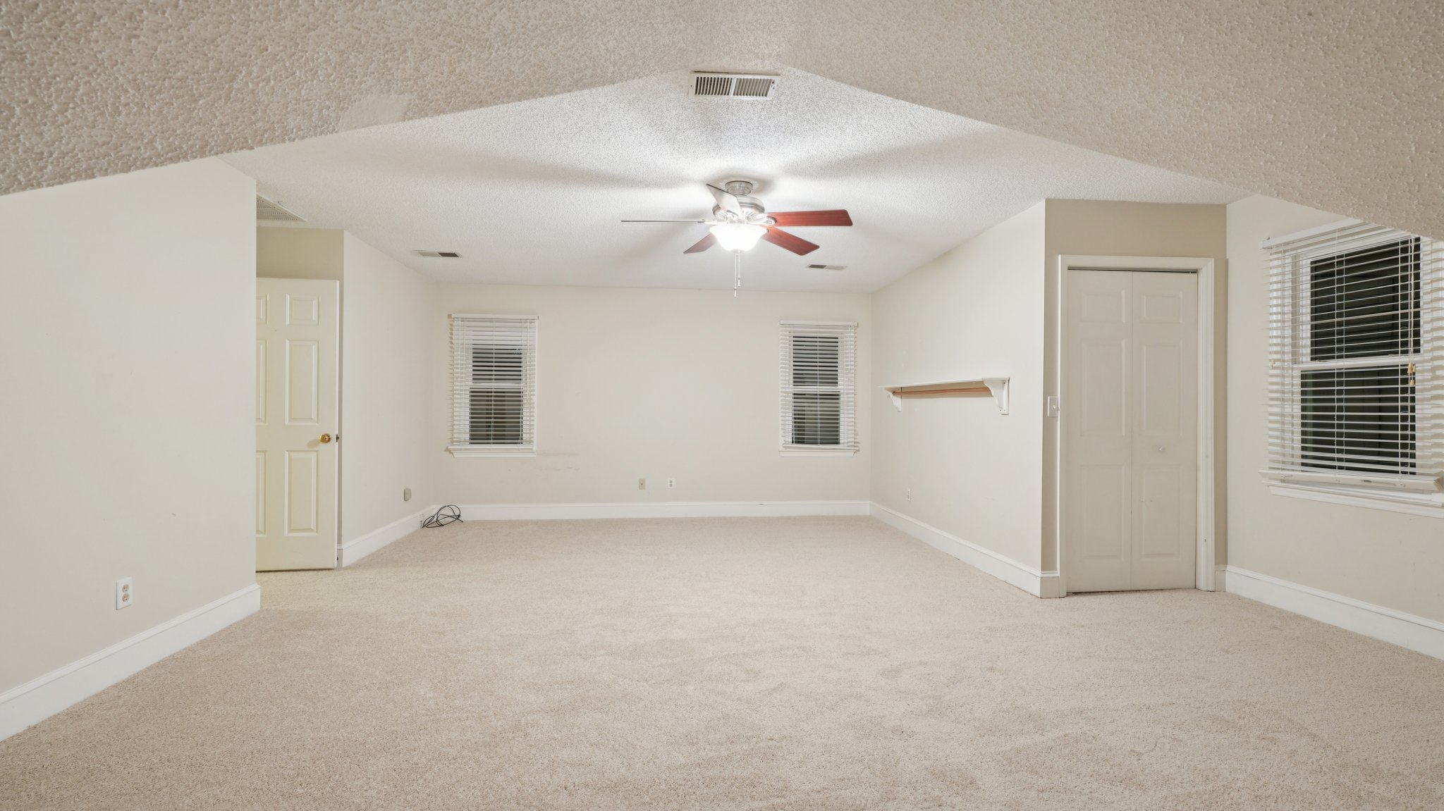 Lynn Cove Ln-S0411-049.jpg