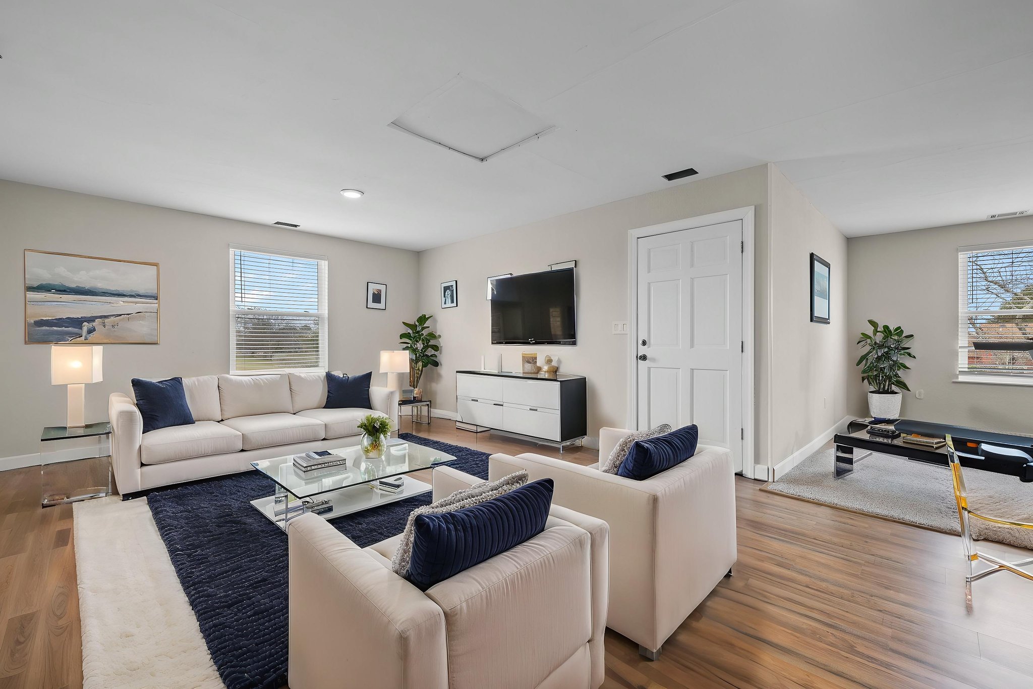 7X2A4567 virtually staged.jpeg