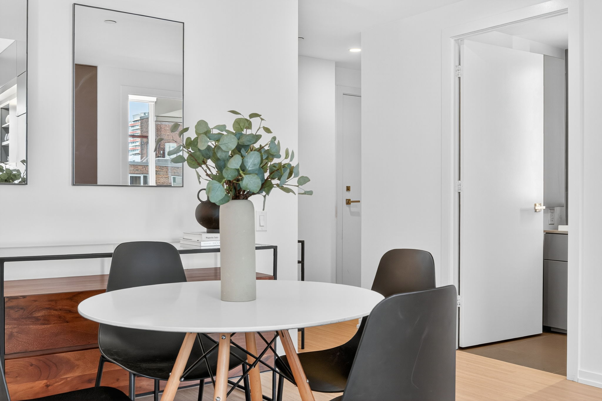101 Peter St Unit 606 Toronto, ON M5V 0G6