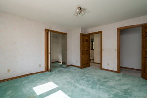  Photo 33