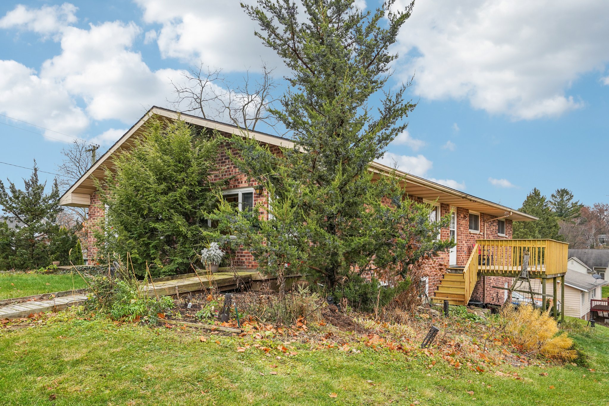 103 W Garfield St-S2611-001.jpg