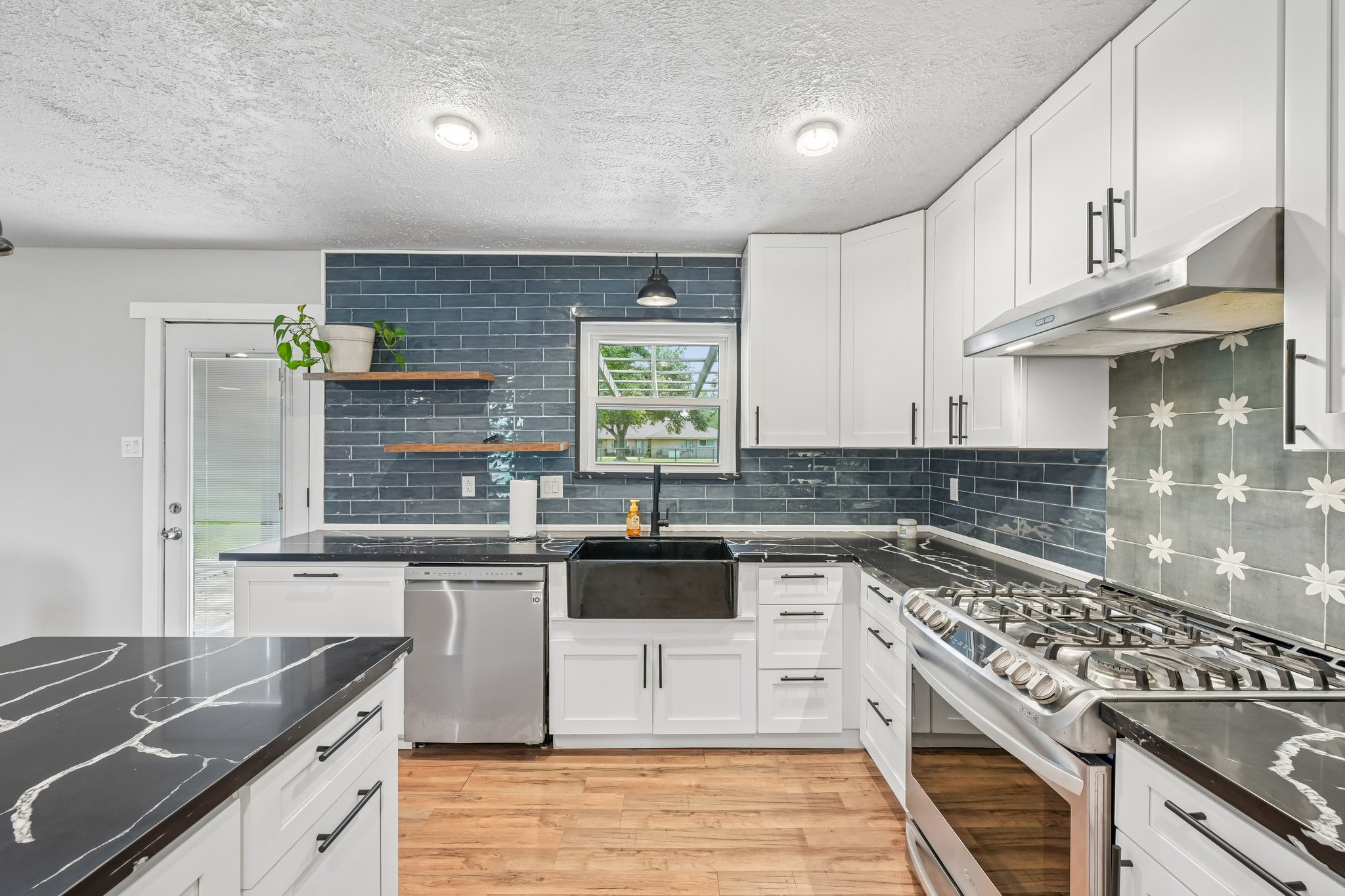 W Larkspur Dr-S1709-019.jpg