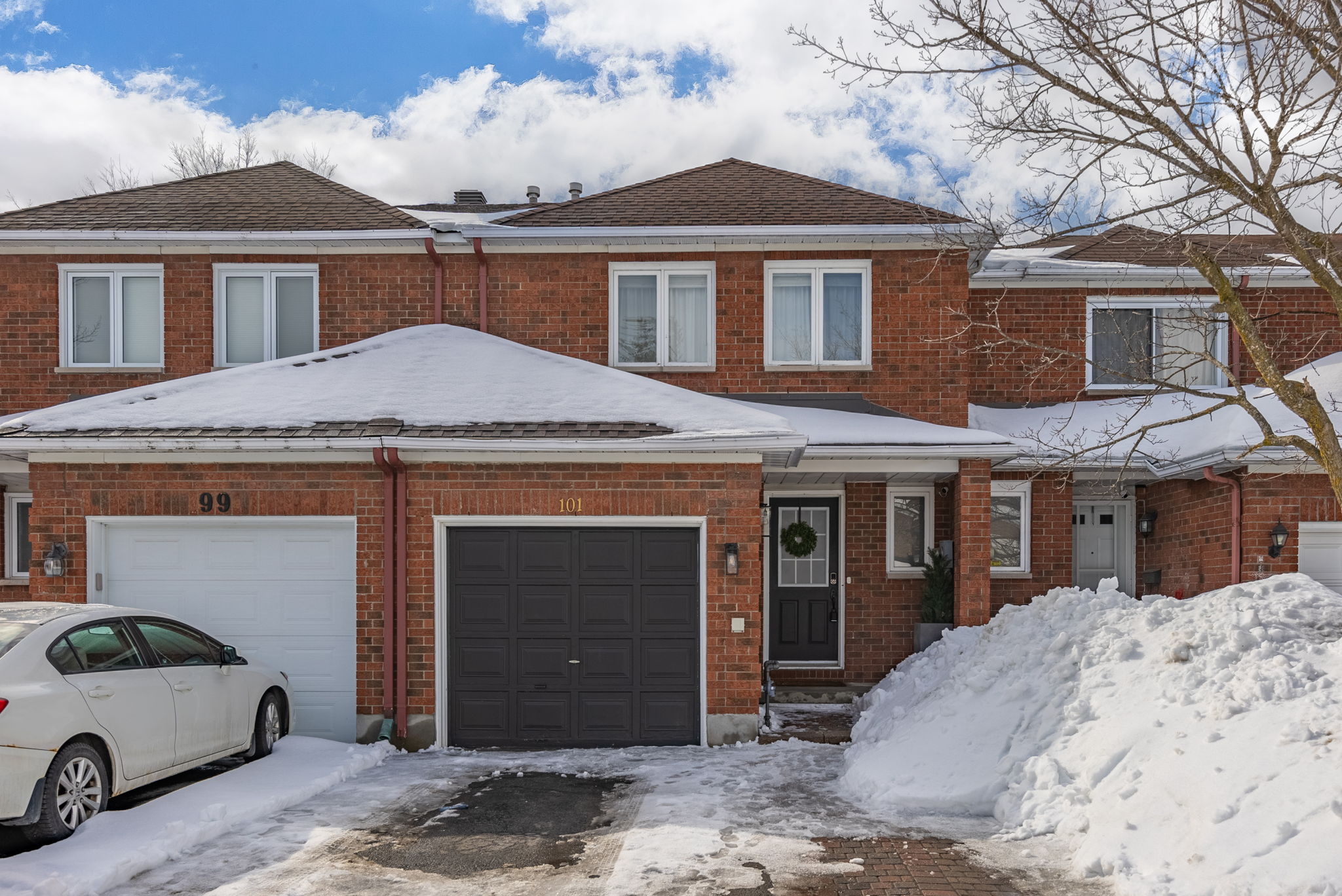 101 Woodbury Crescent, Ottawa, ON K1G 5C9, Canada