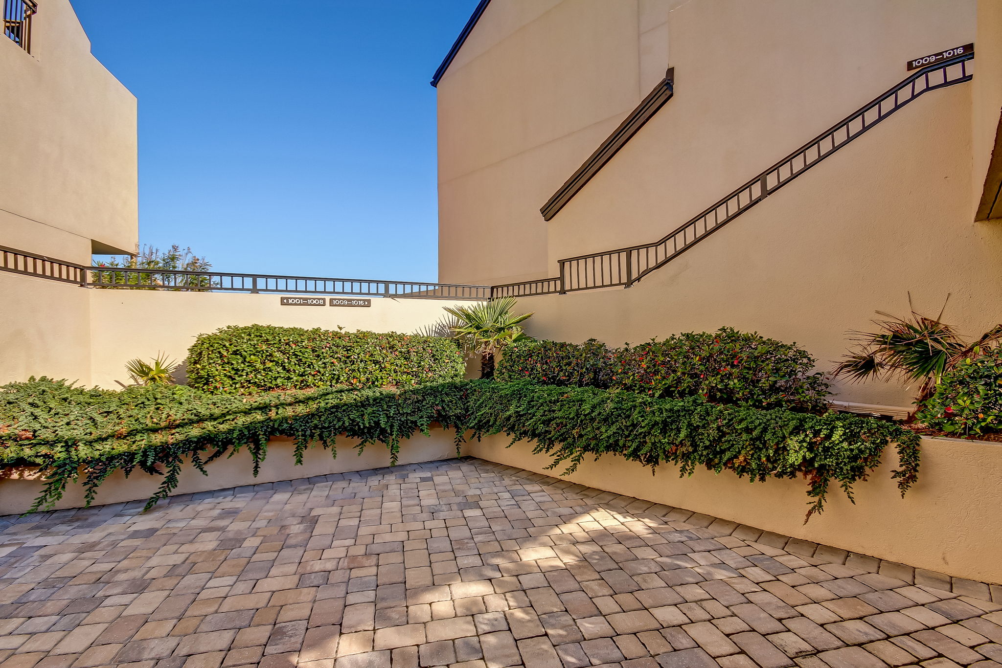 Captain's Court Villas