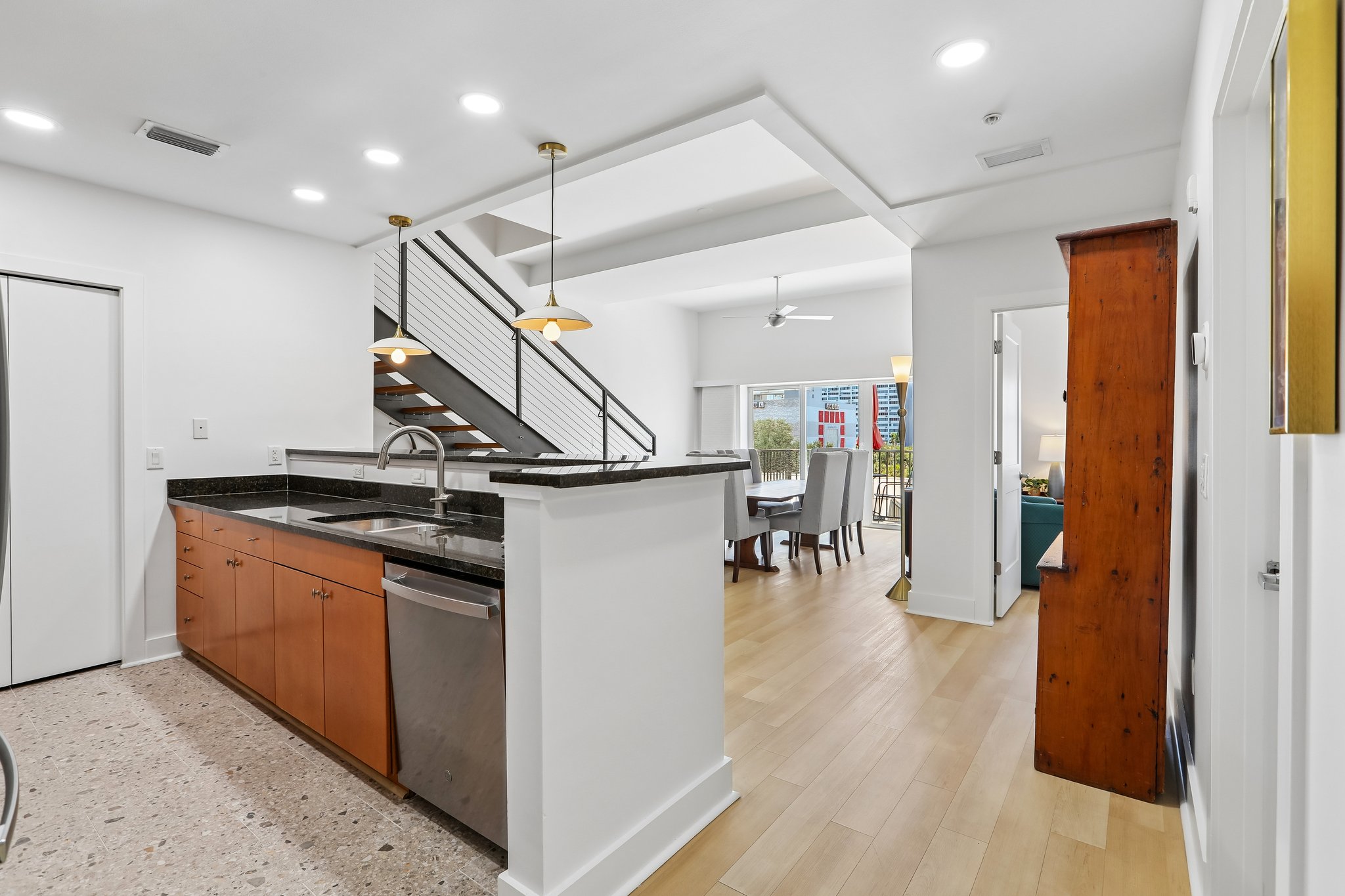 Central Ave 413-S2307-014.jpg