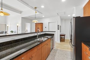 Central Ave 413-S2307-013.jpg