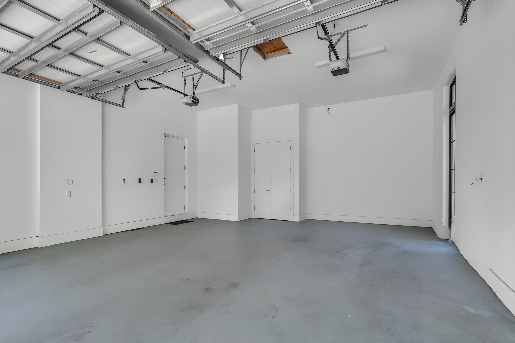 1010GenoaSt-35 furniture removed.jpeg