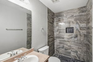  Photo 39