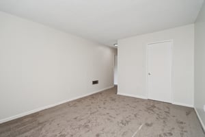 W MacArthur Blvd apt 24-2006-019.jpg