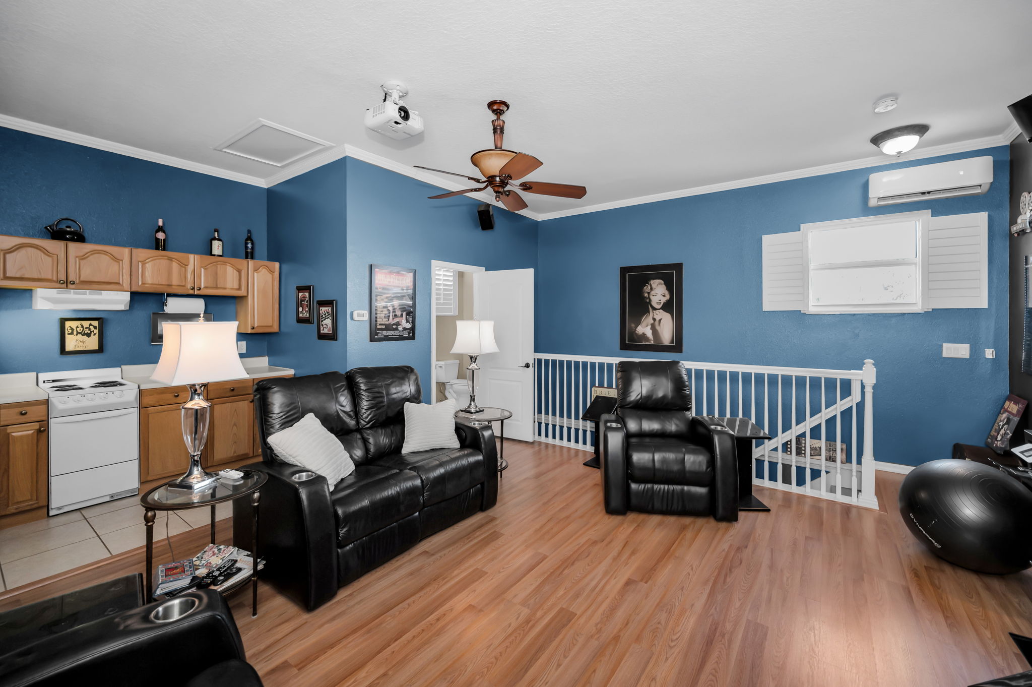 Upper Level Bonus Room1a