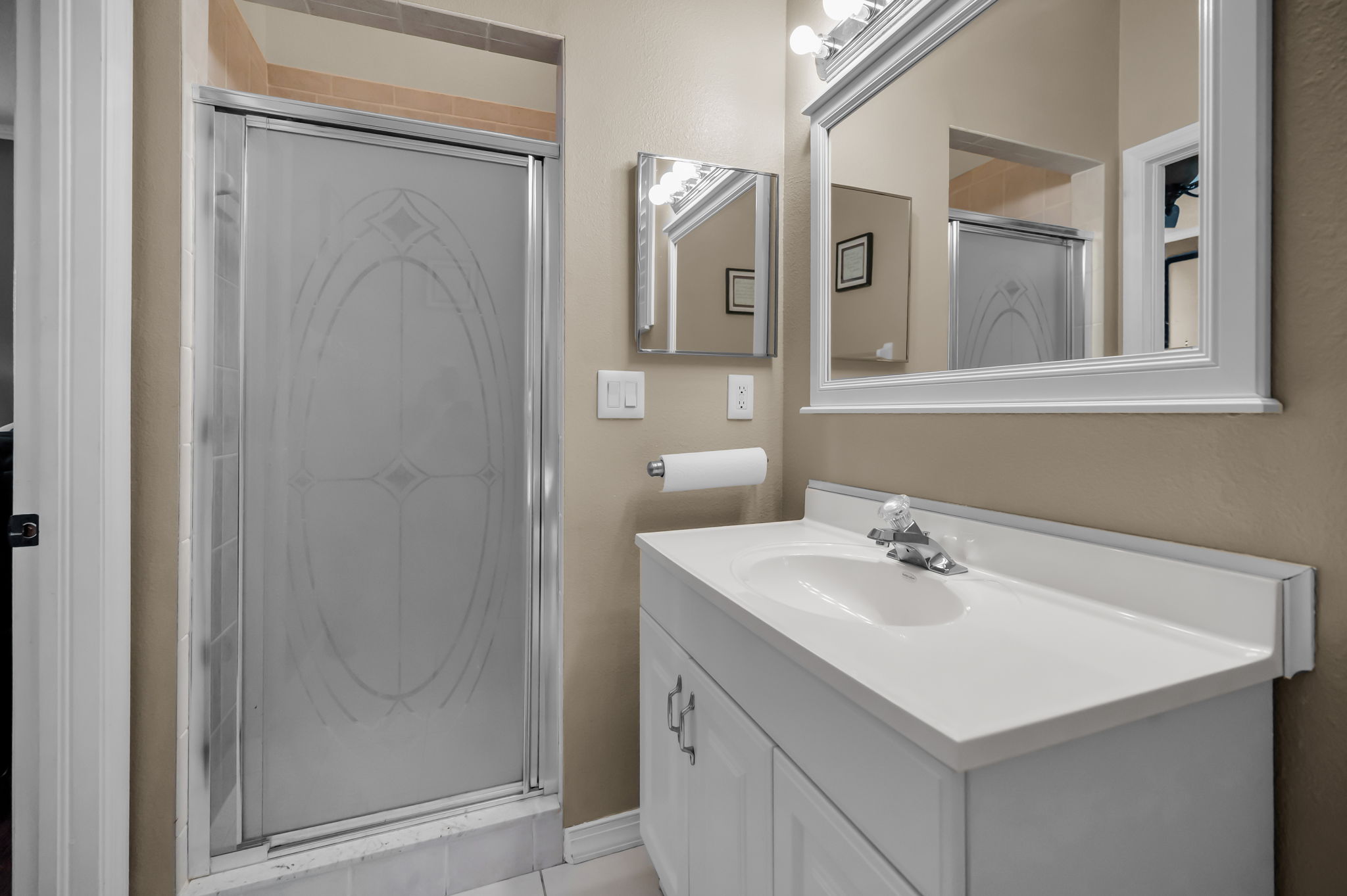 Upper Level Bonus Room1d Bathroom