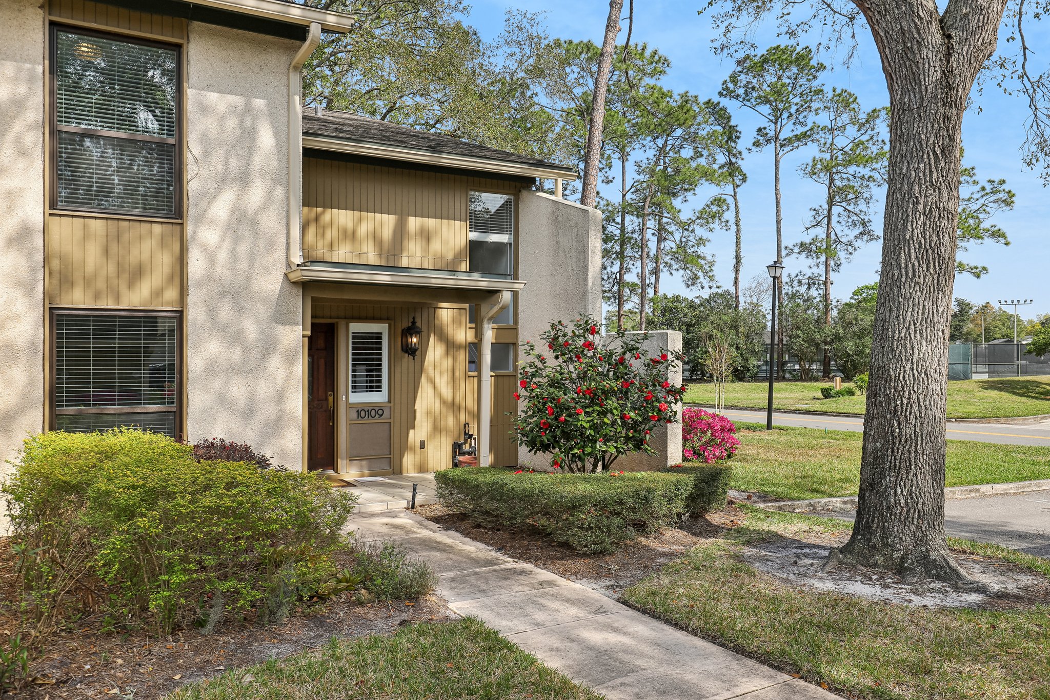 Leisure Ln S 5-004.jpg