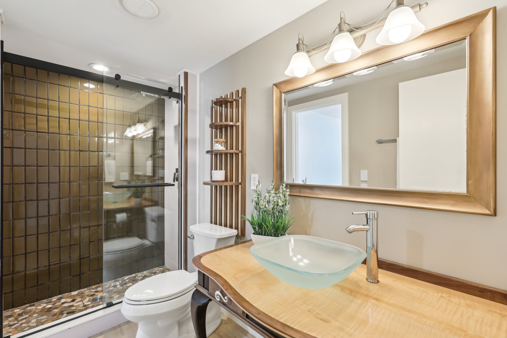 Leisure Ln S 5-017.jpg