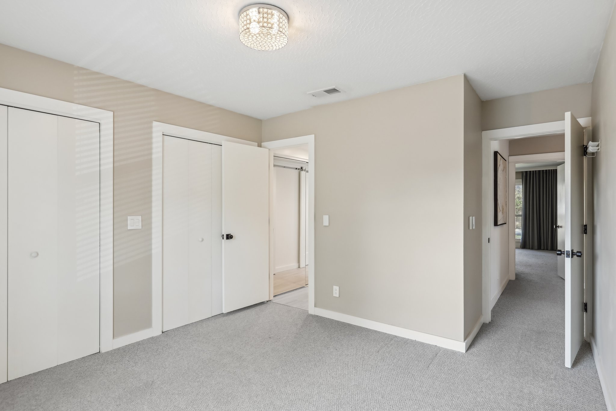 Leisure Ln S 5-020.jpg