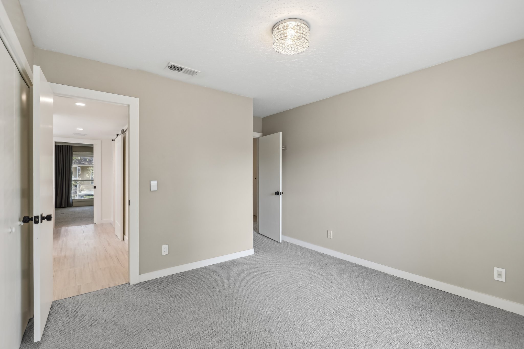 Leisure Ln S 5-021.jpg