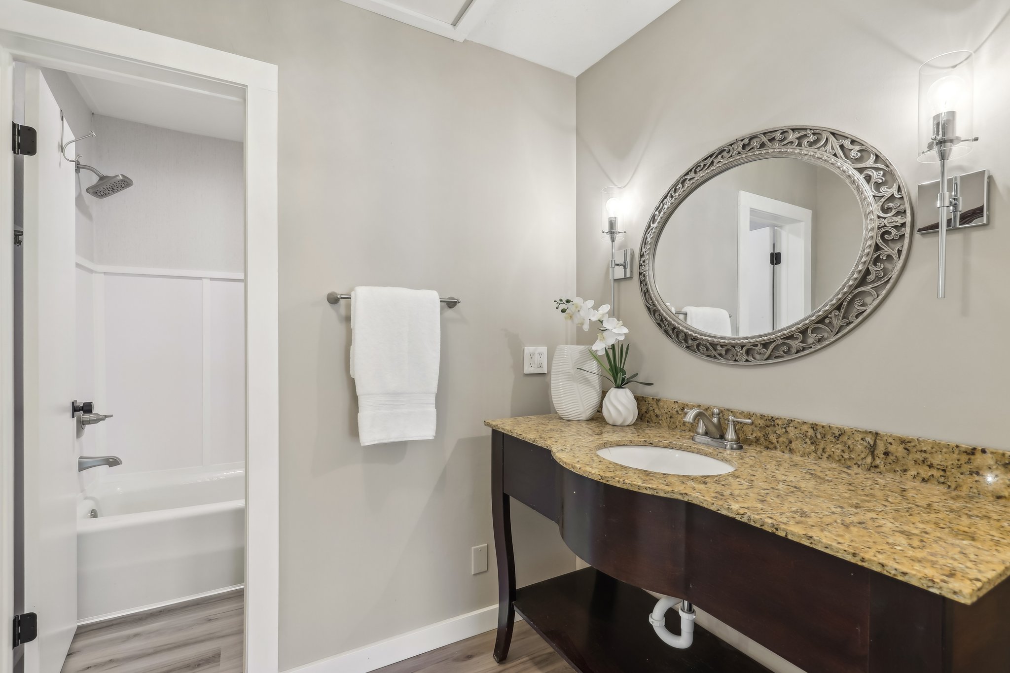 Leisure Ln S 5-031.jpg