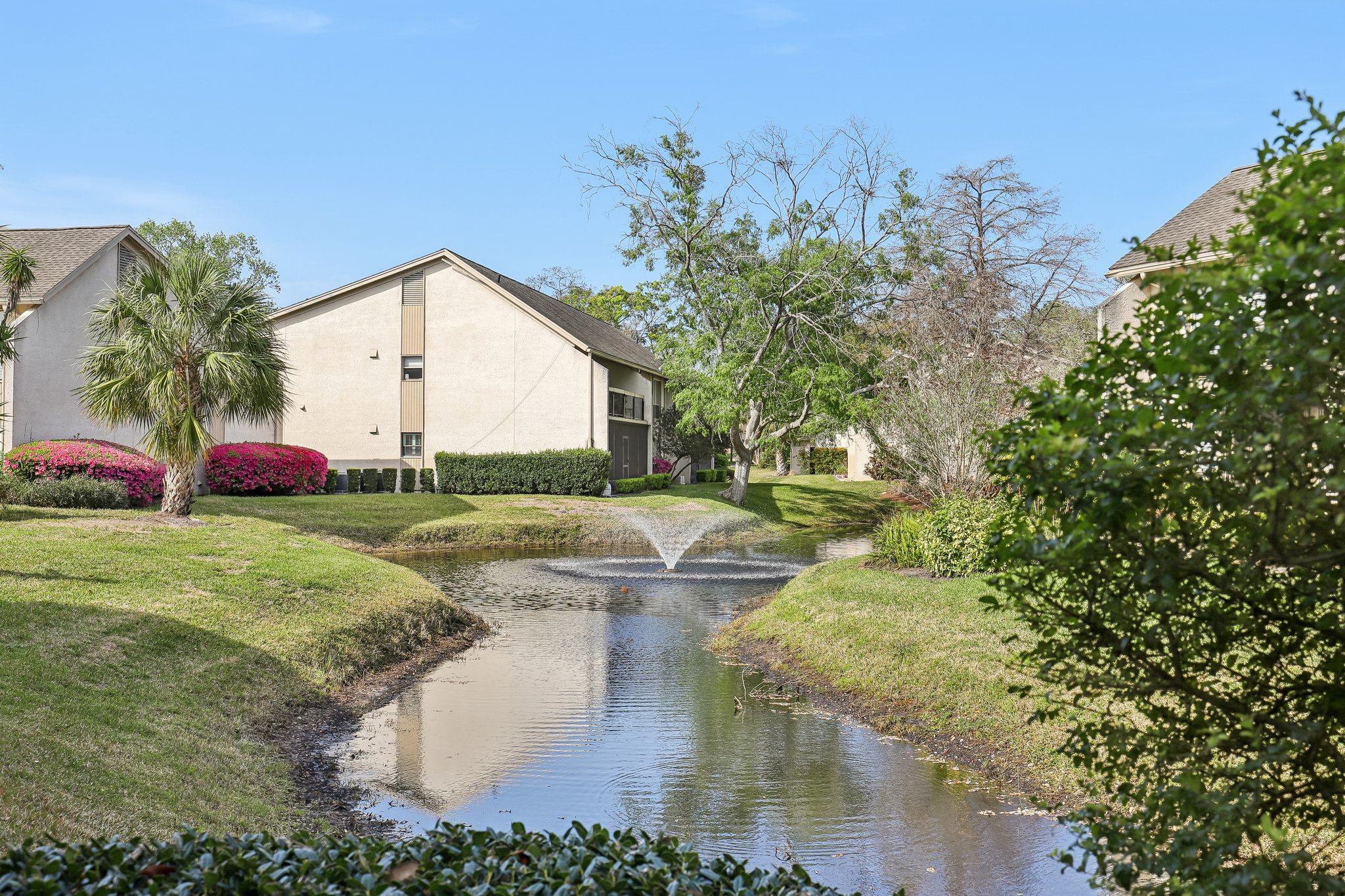 Leisure Ln S 5-035.jpg