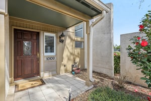 Leisure Ln S 5-002.jpg