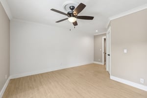 Leisure Ln S 5-014.jpg