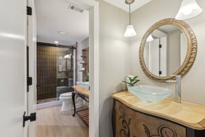 Leisure Ln S 5-016.jpg