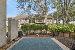 Leisure Ln S 5-032.jpg