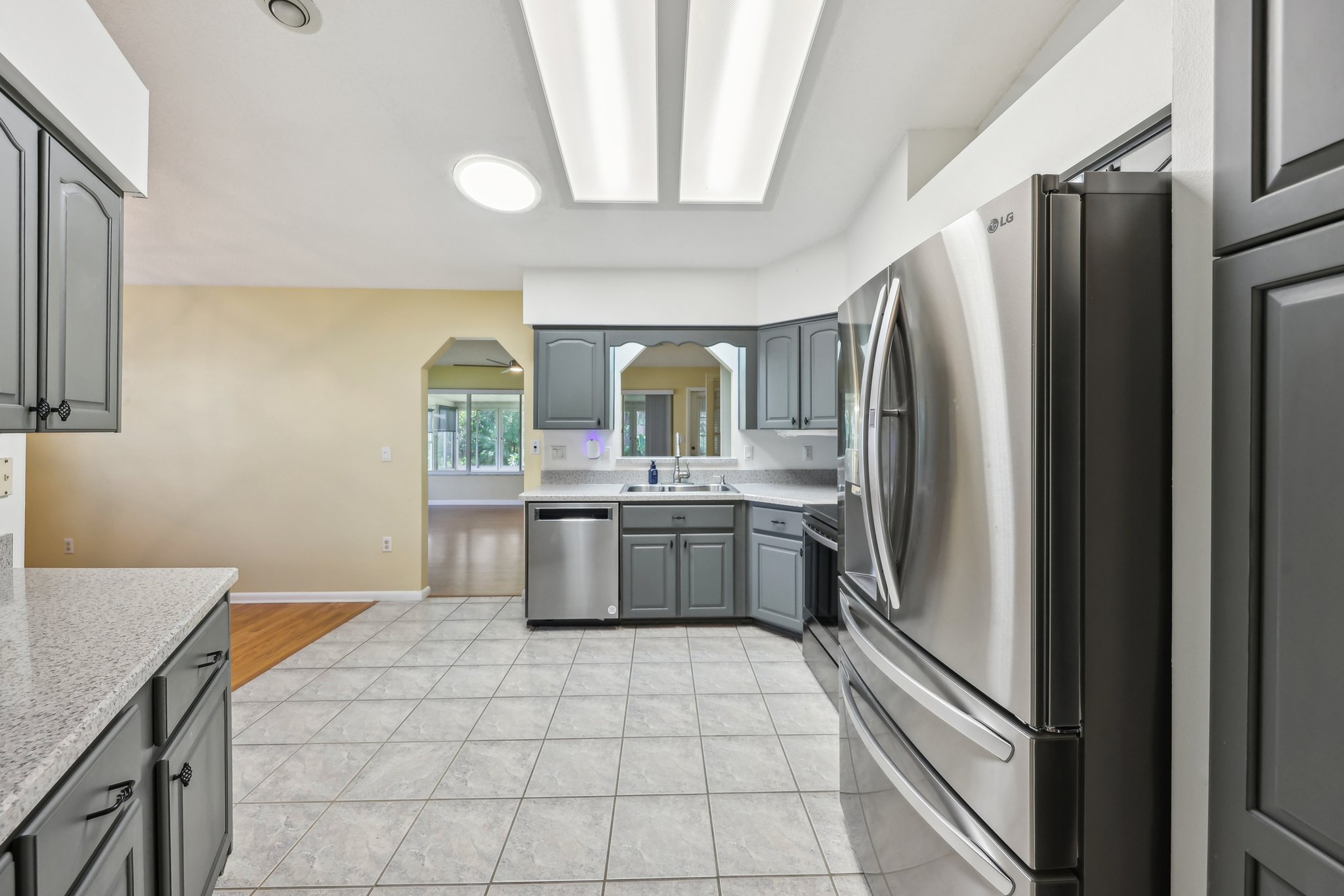 Dundee Cir-2805-020.jpg