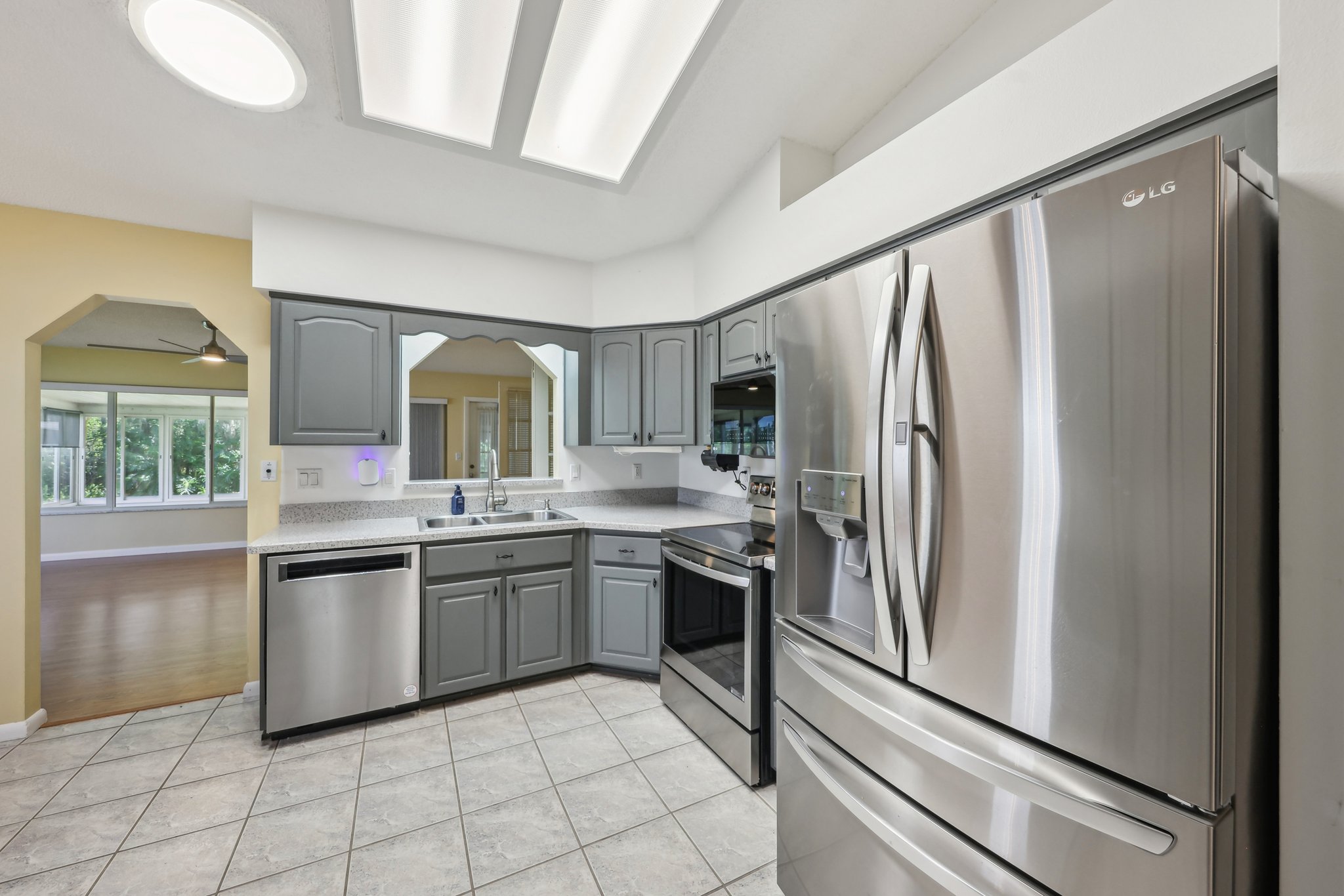 Dundee Cir-2805-021.jpg