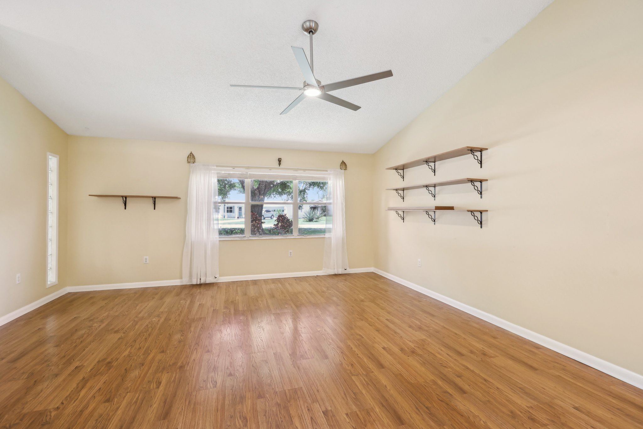 Dundee Cir-2805-023.jpg