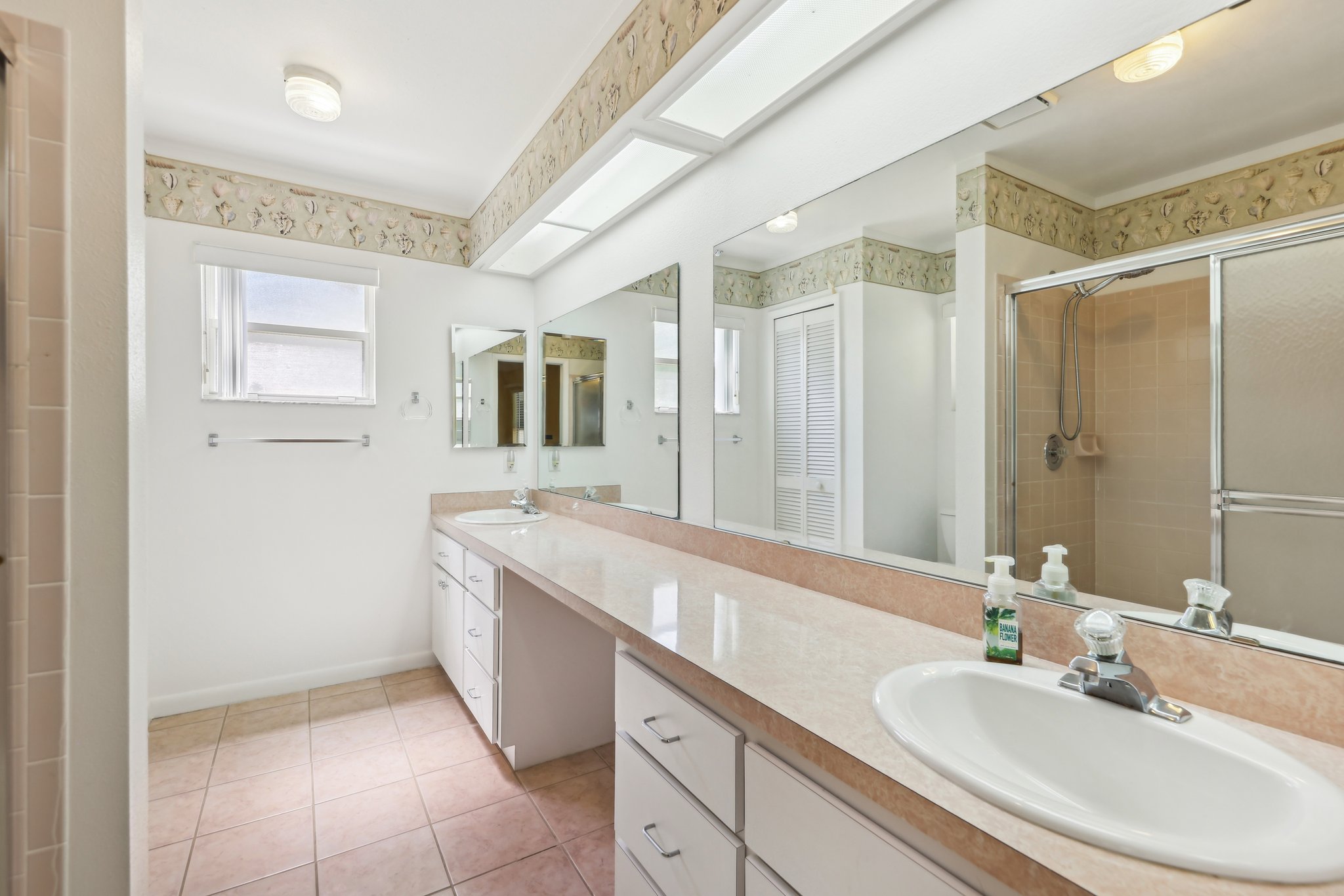 Dundee Cir-2805-032.jpg