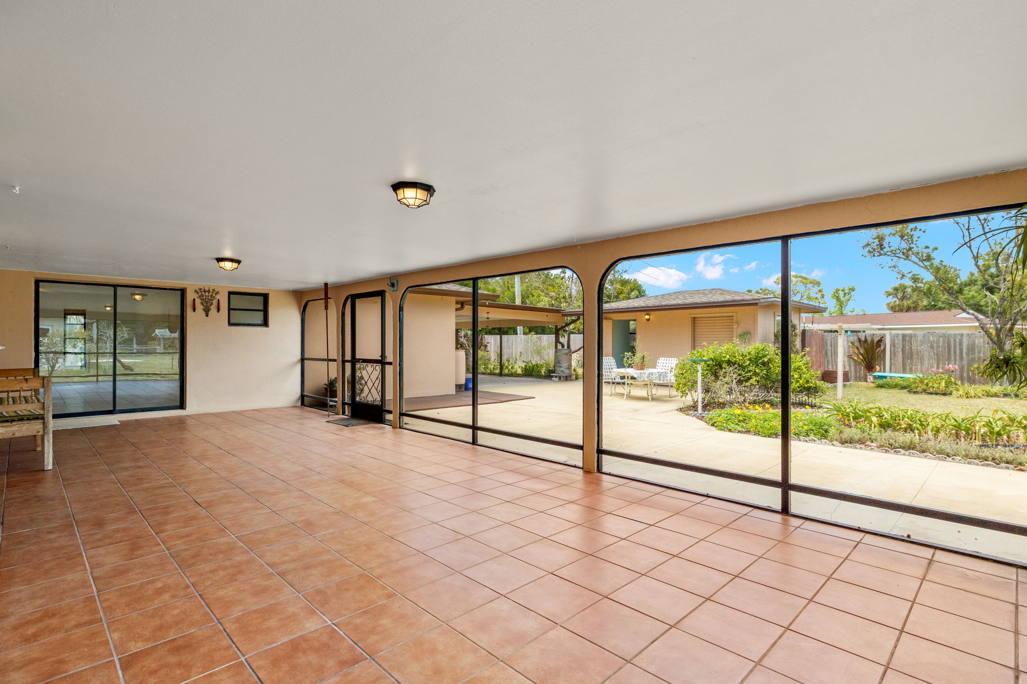 Lanai 2 Virtual Staging