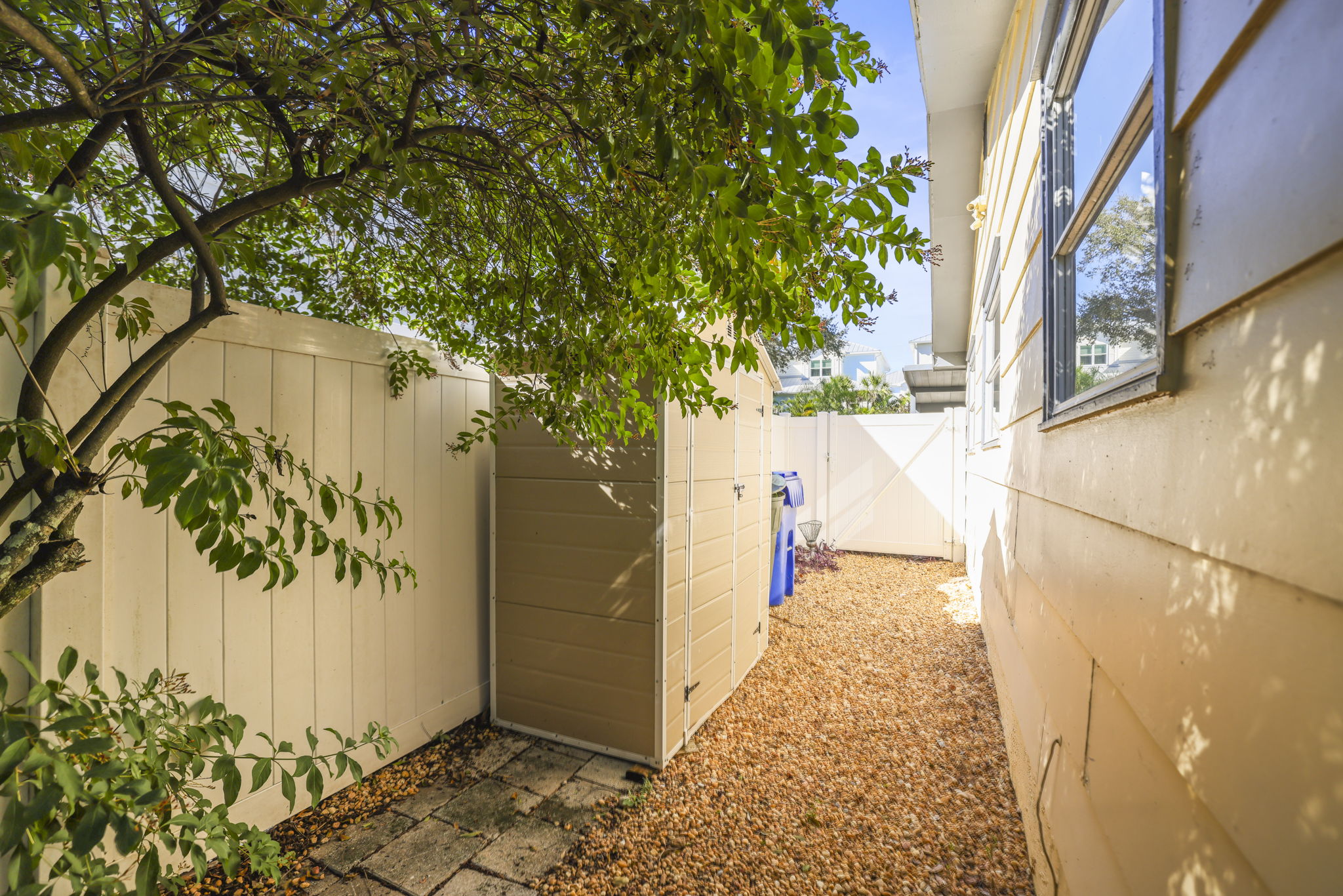 Side Yard - 495A3593