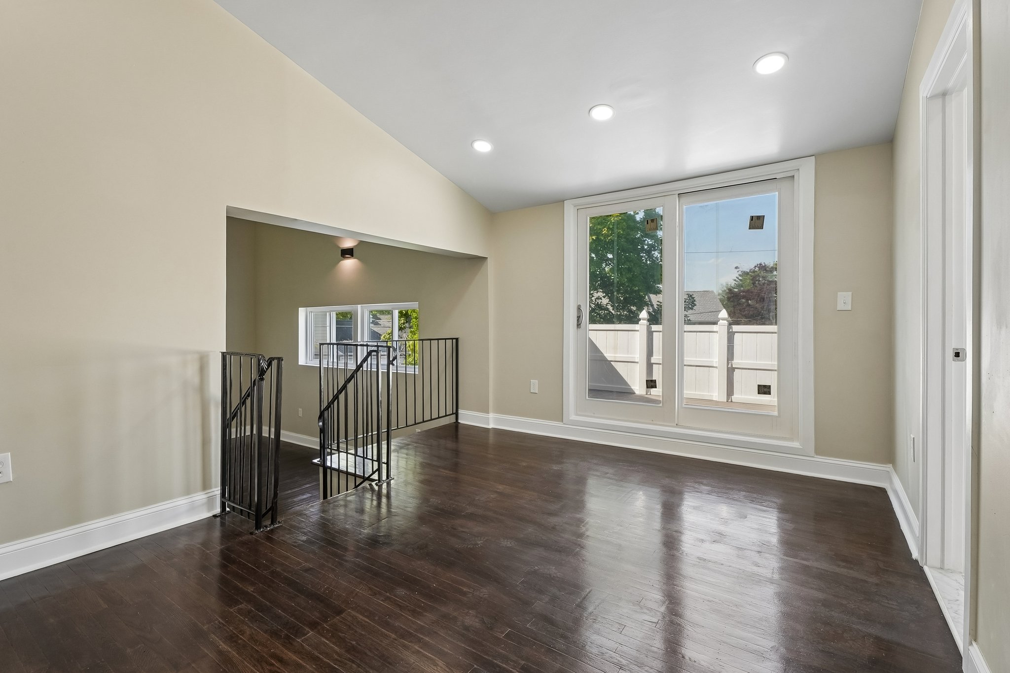 Stanford Dr-S0605-054.jpg