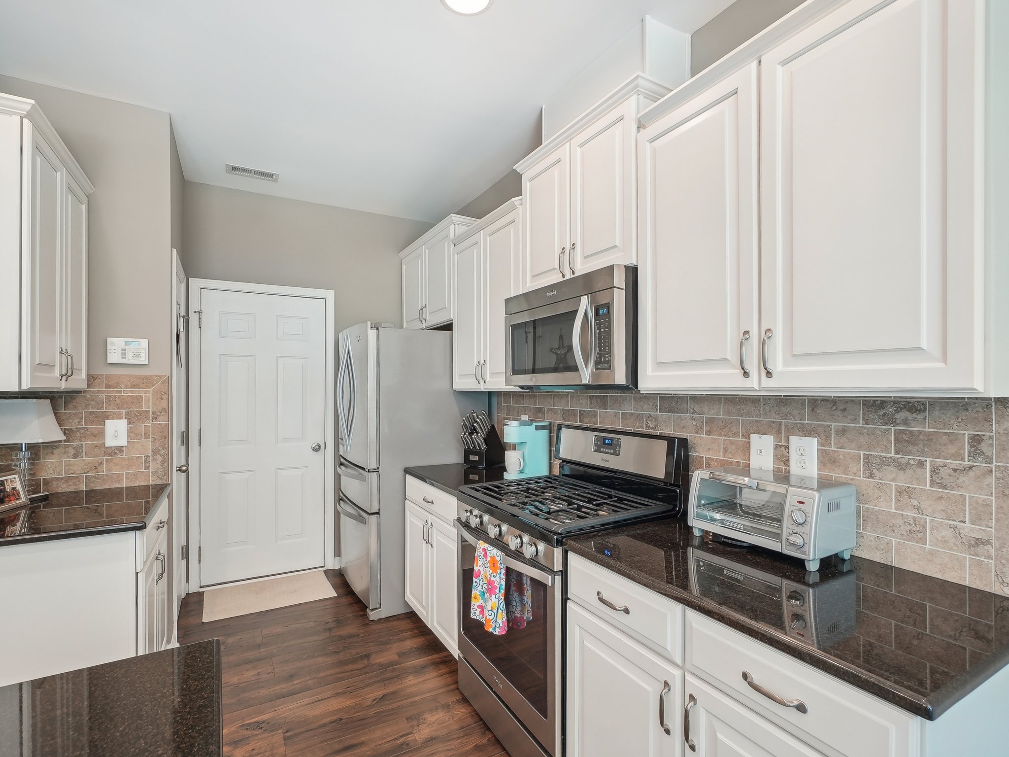Knotty Pine Ln-2205-013.jpg
