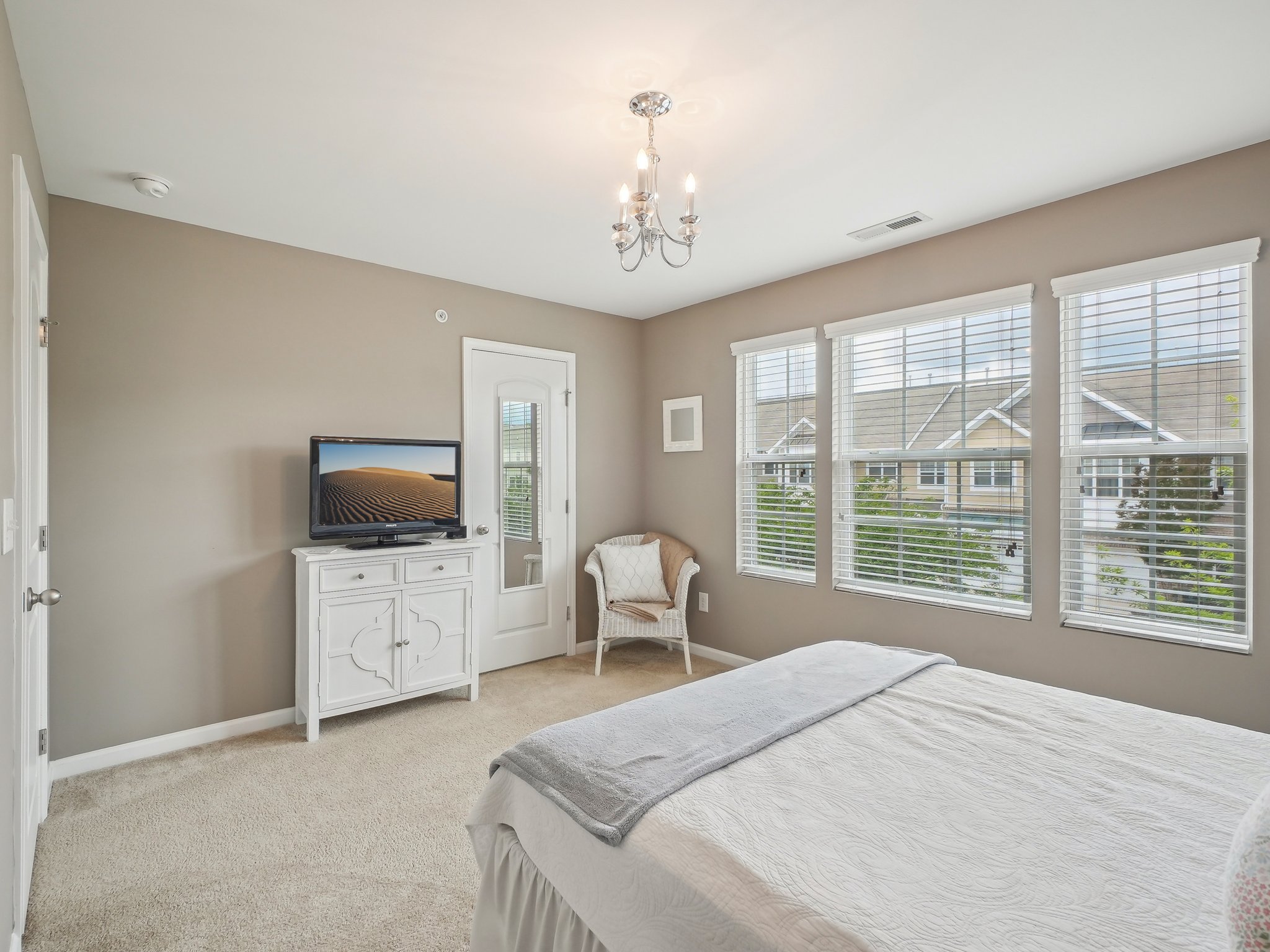 Knotty Pine Ln-2205-028.jpg