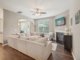 Knotty Pine Ln-2205-006.jpg