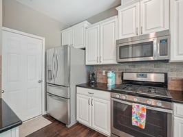 Knotty Pine Ln-2205-015.jpg