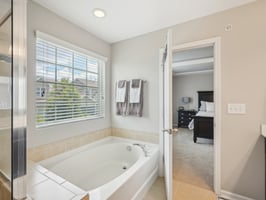 Knotty Pine Ln-2205-021.jpg