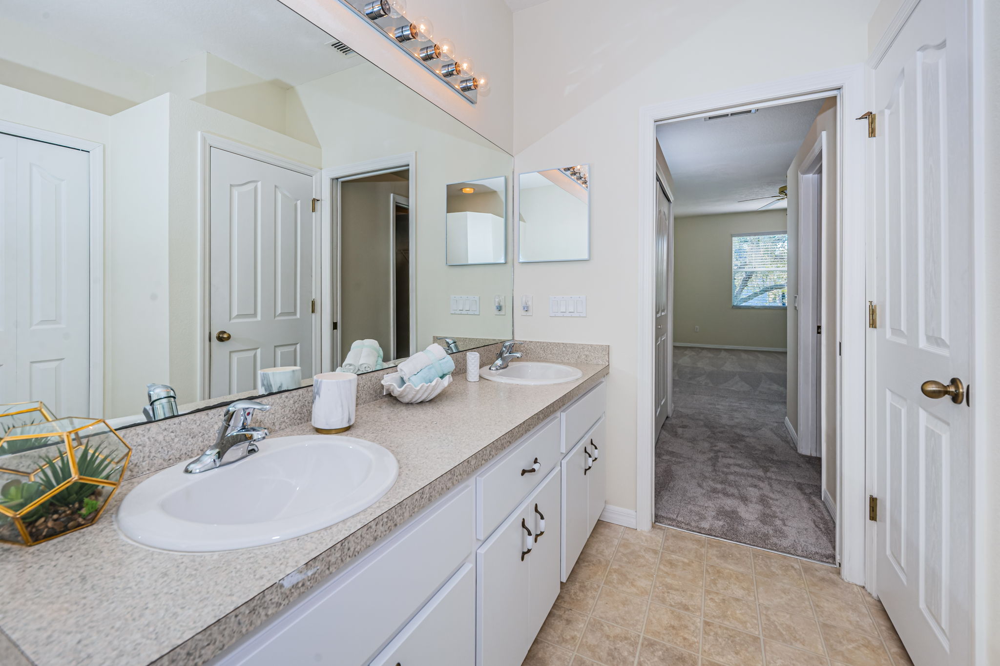 Master Bathroom1c