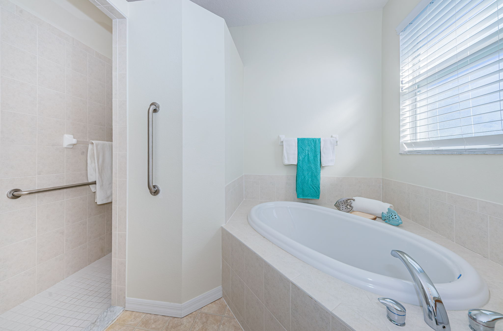Master Bathroom1b