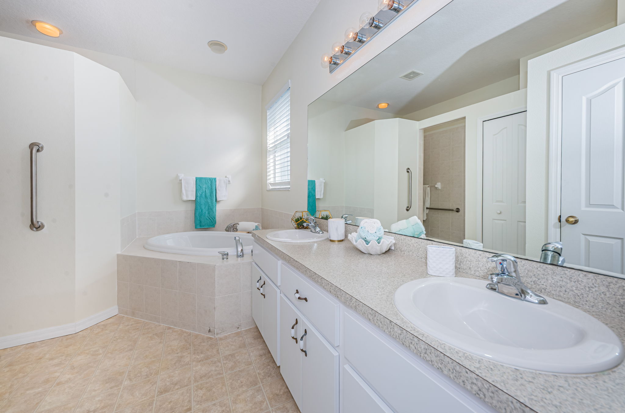 Master Bathroom1a