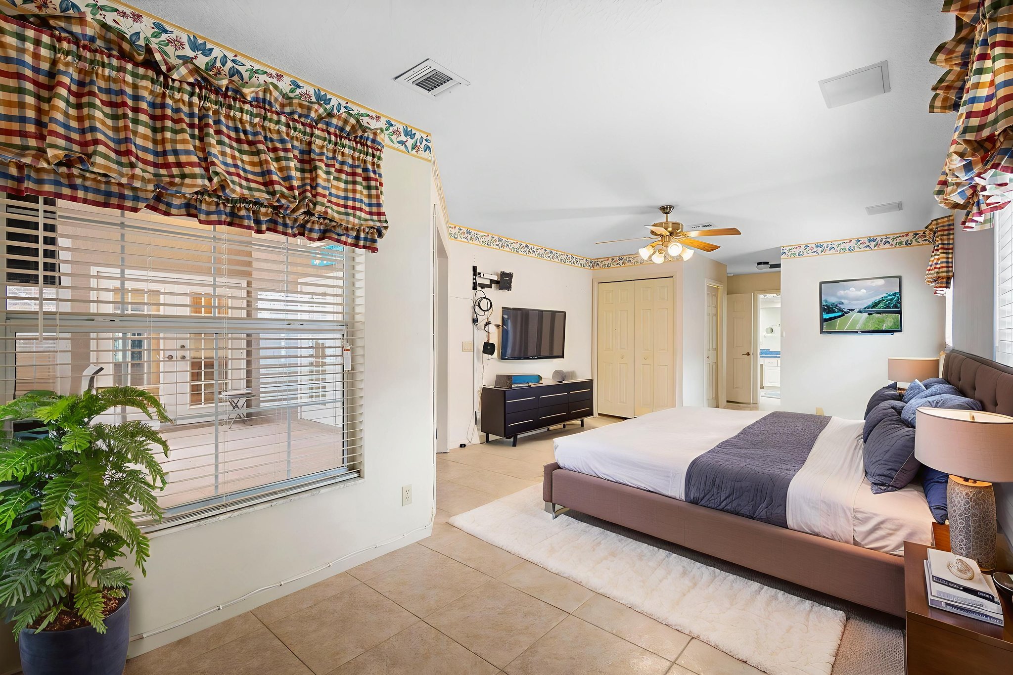 IMG_3774 virtually staged.jpeg