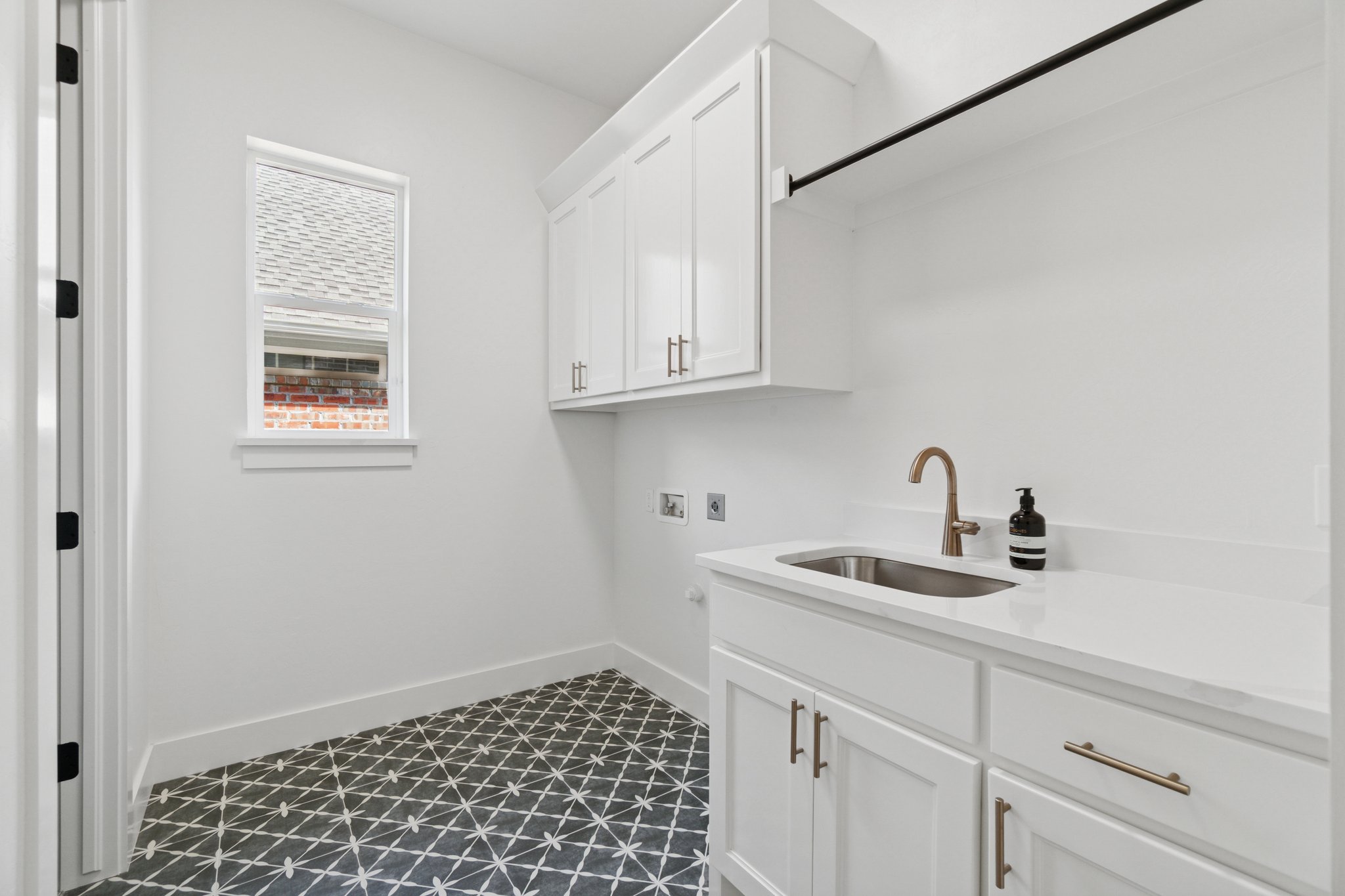1012 Trisha Ln_031.jpg