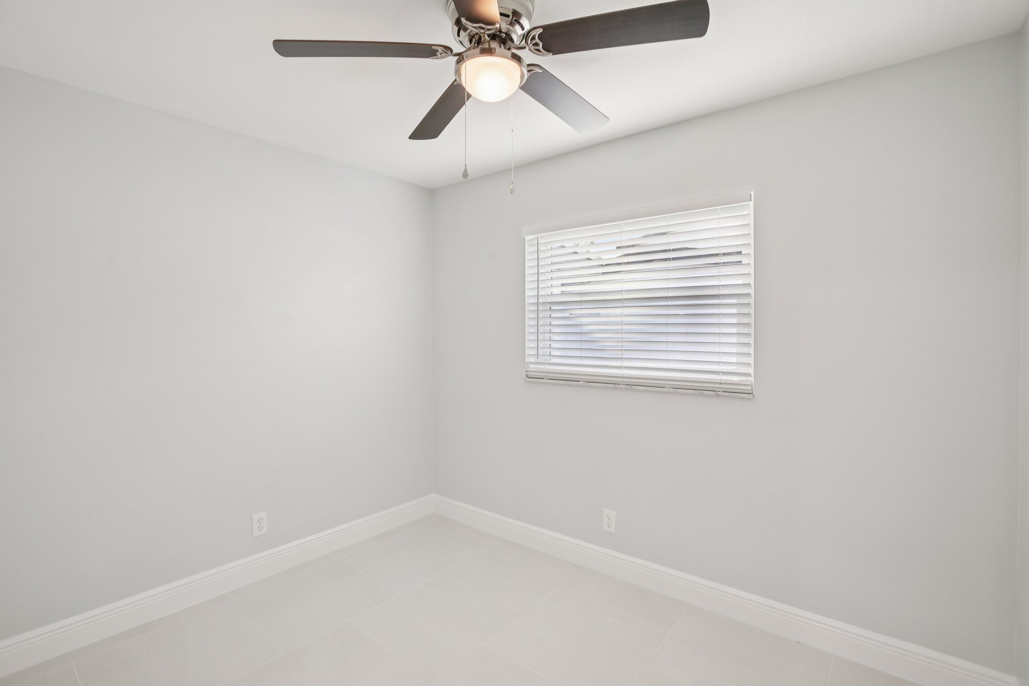 179845 - 10120 Alambra Ave, Tampa-018.jpg