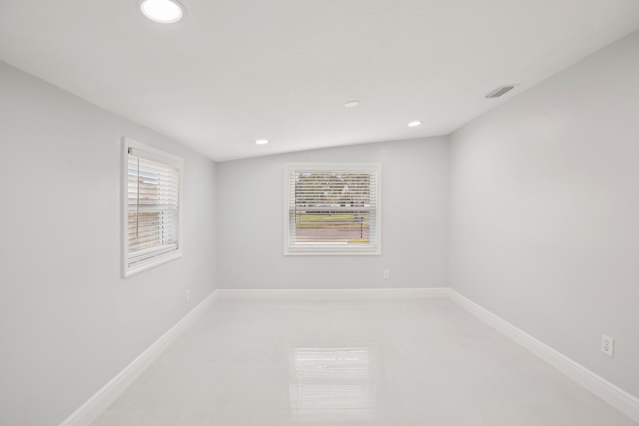 179845 - 10120 Alambra Ave, Tampa-026.jpg