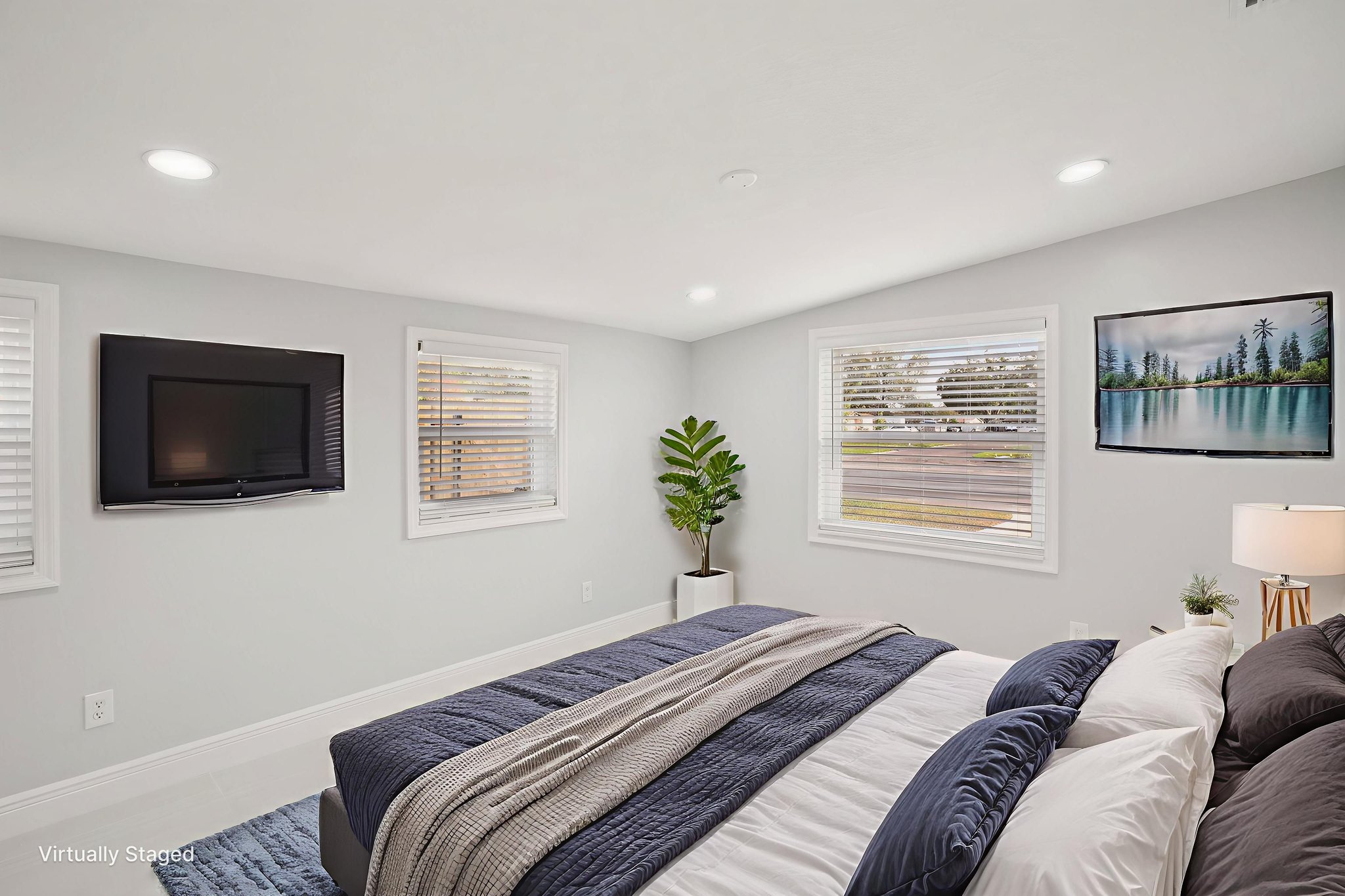 179845 - 10120 Alambra Ave, Tampa-024 virtually staged.jpeg