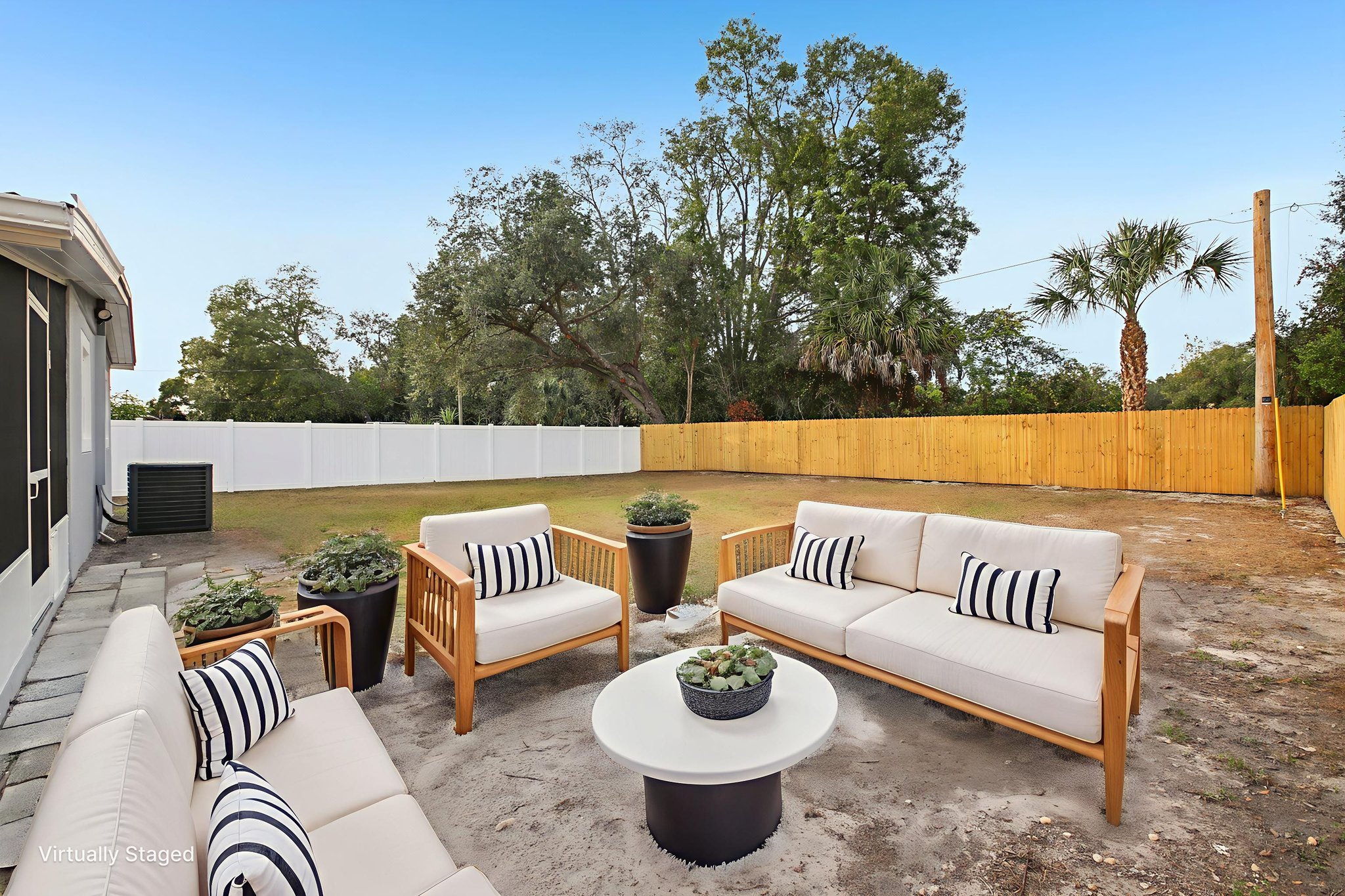 179845 - 10120 Alambra Ave, Tampa-036 virtually staged.jpeg