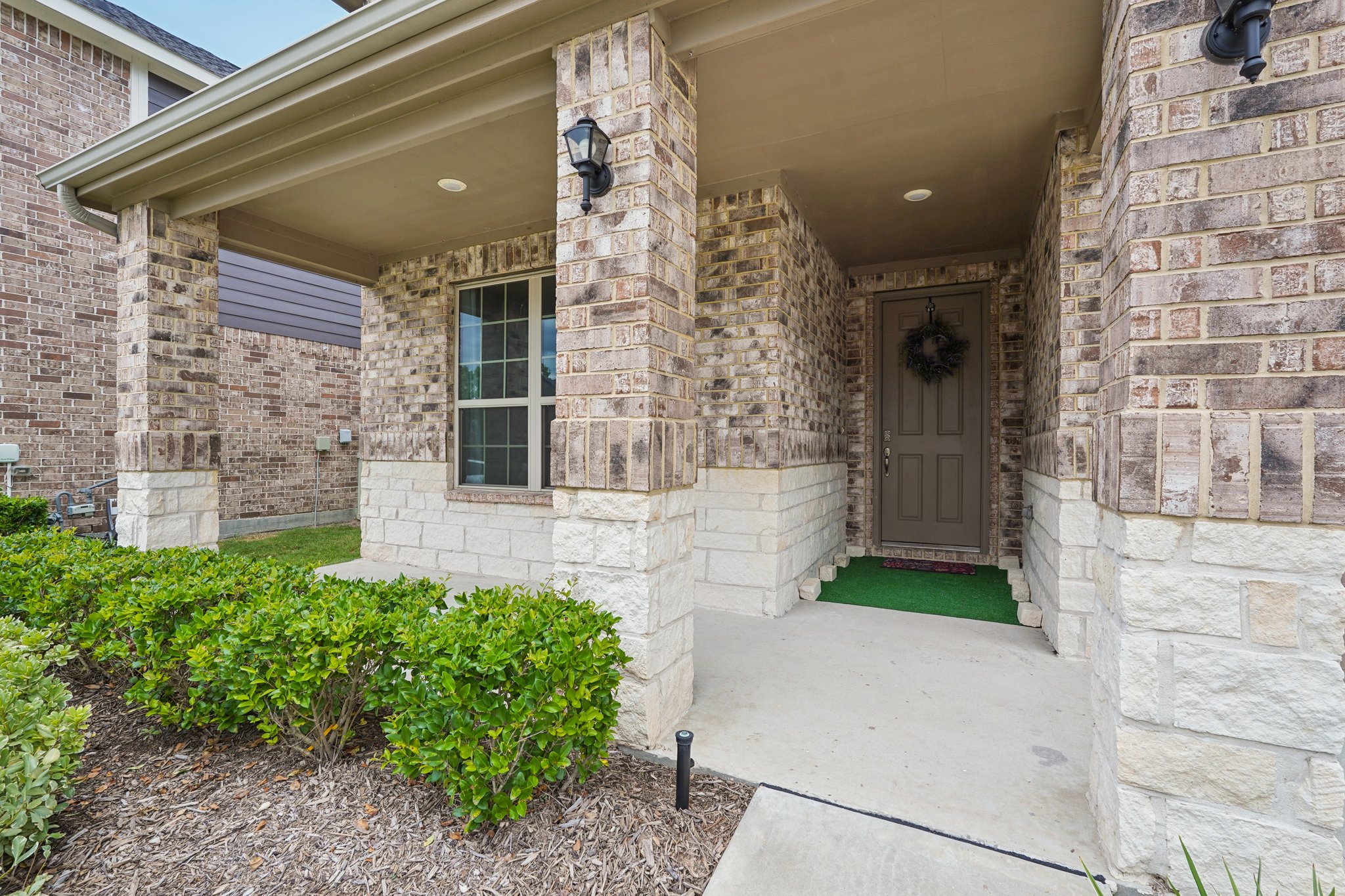 Bayou Oaks Dr-2306-004.jpg