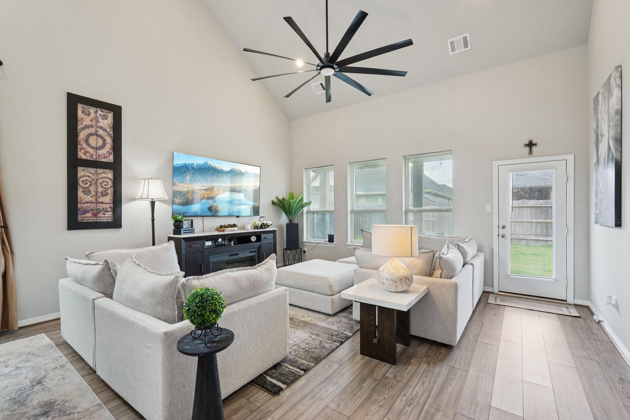 Bayou Oaks Dr-2306-008.jpg