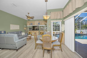 Kitchen Eat-in Area1