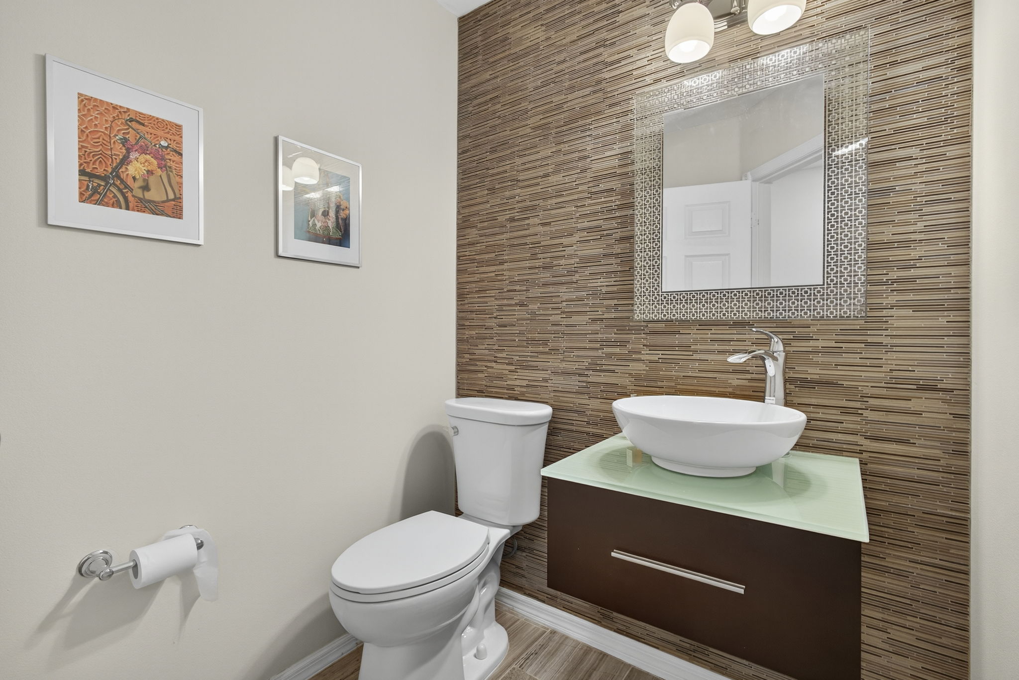  Photo 12